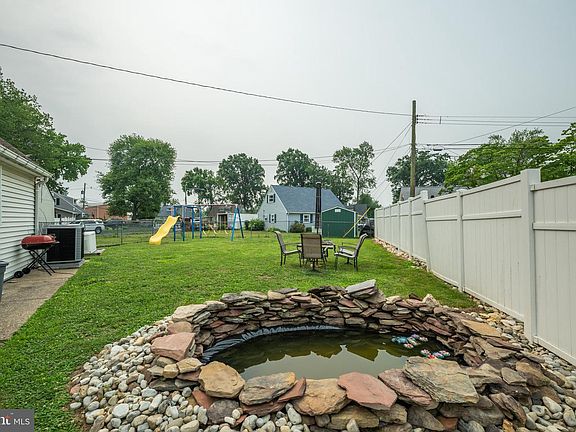 5th image of 587 Arbor Rd