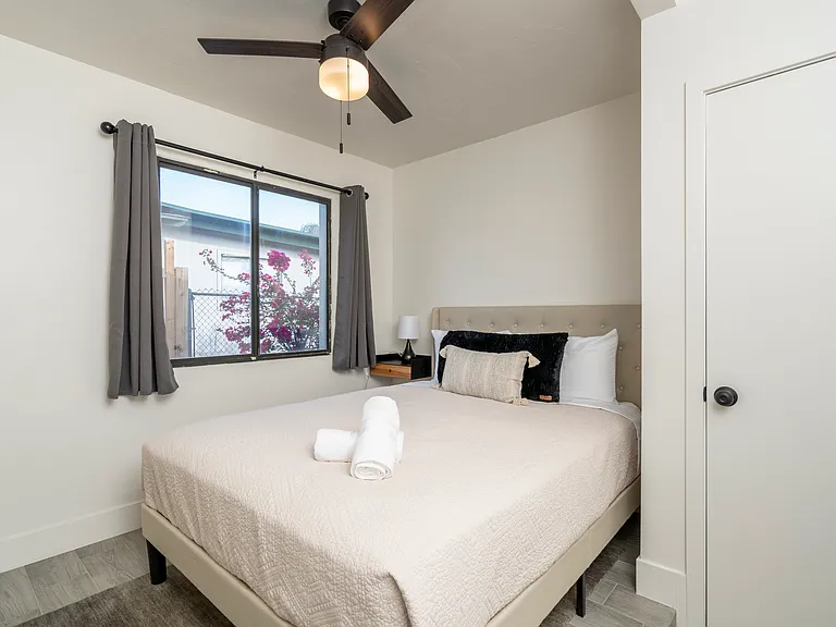 1047 W Elna Rae St — Photo 12