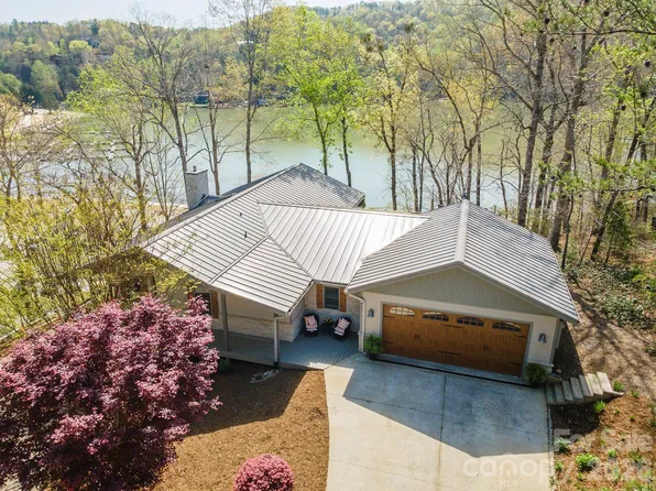 147 Watergate Rd, Lake Lure, NC 28746