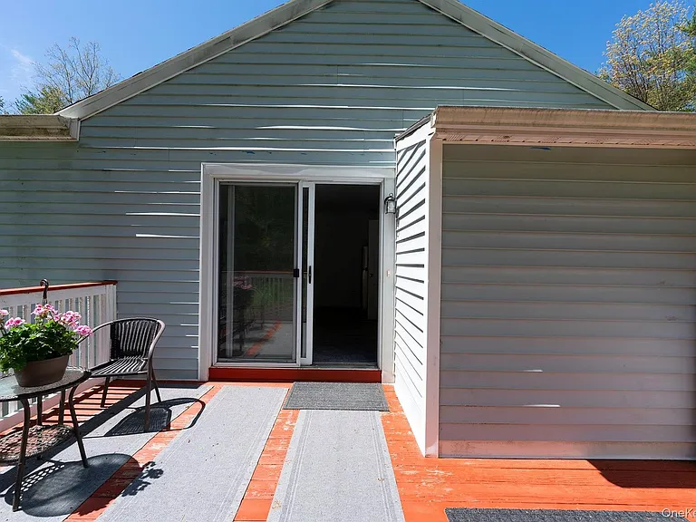 21 Van Dam Rd — Photo 6