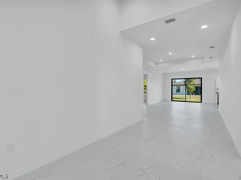1021 Chiquita Blvd S — Photo 4