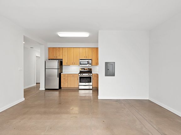 3rd image of 4857 Broadway APT 5B