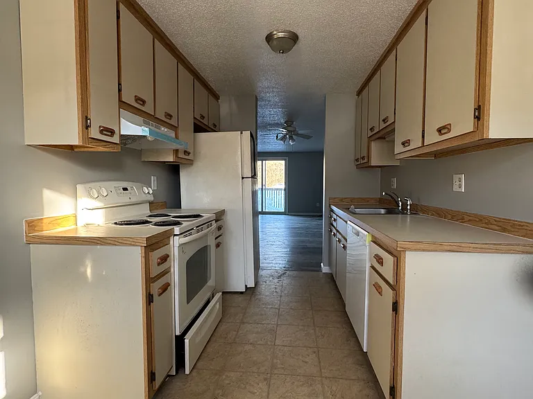 323 Fox Hollow Dr #323 — Photo 8