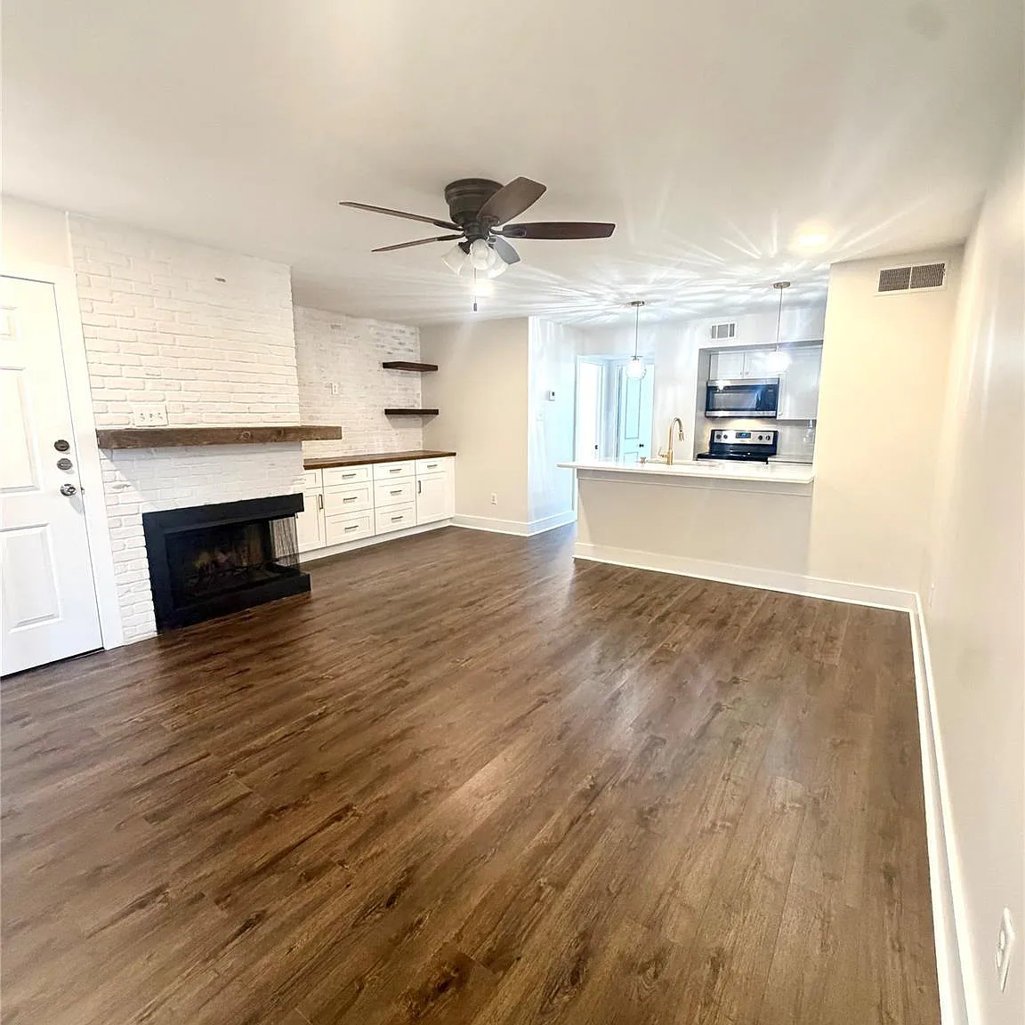 1 bed, 1.0 bath, 660 sqft, $1,350 — Photo 2