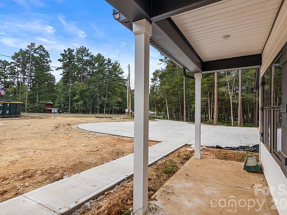 3rd image of 816 Winding Brook Rd