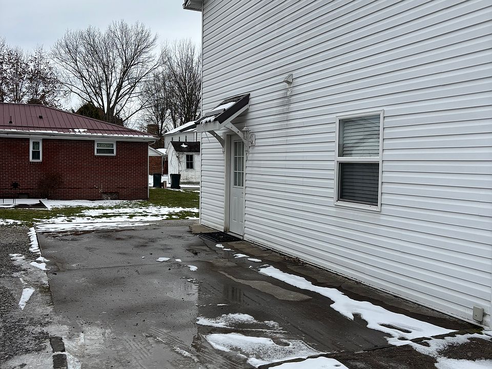 Entrance from the parking area into the kitchen