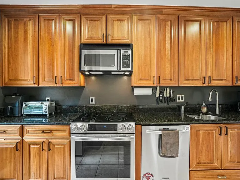 1654 Beekman Pl NW #A — Photo 16