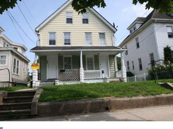 67 8th St, Salem, NJ 08079