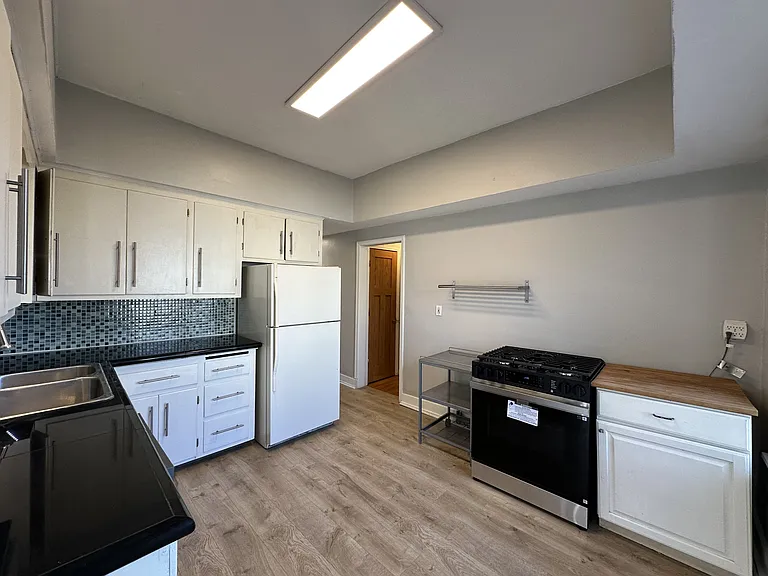 4061 Vernon Ave S — Photo 2