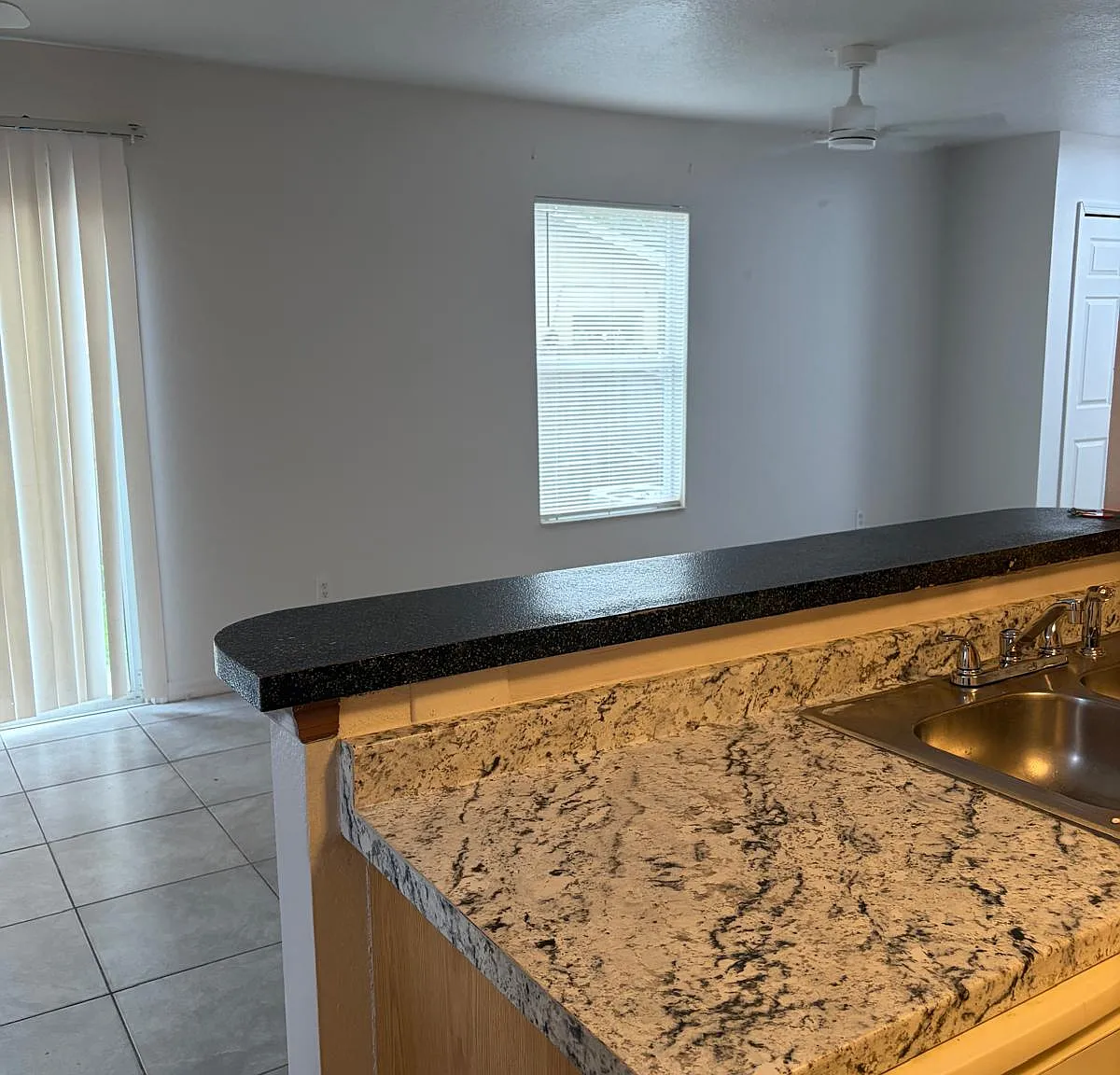 3 bed, 1000 sqft, $1,700 — Photo 2