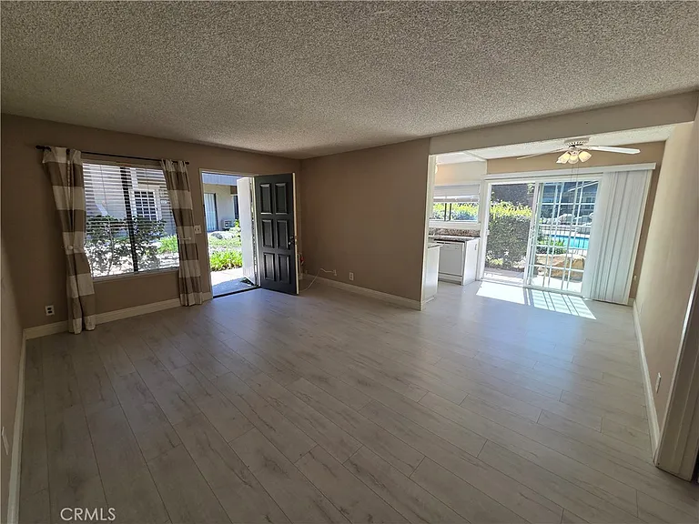 253 Streamwood — Photo 6