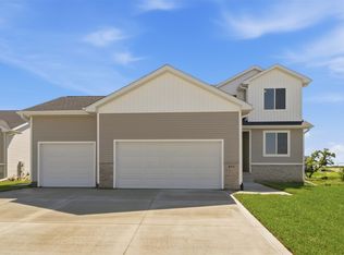 895 11th St, Waukee, IA 50263