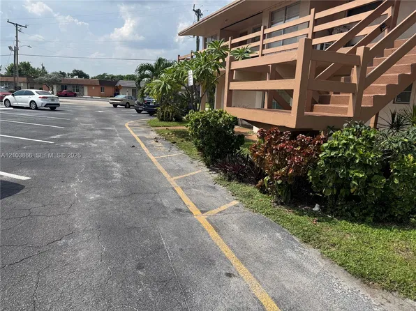 3000 NW 43rd Ter APT 106, Lauderdale Lakes, FL 33313