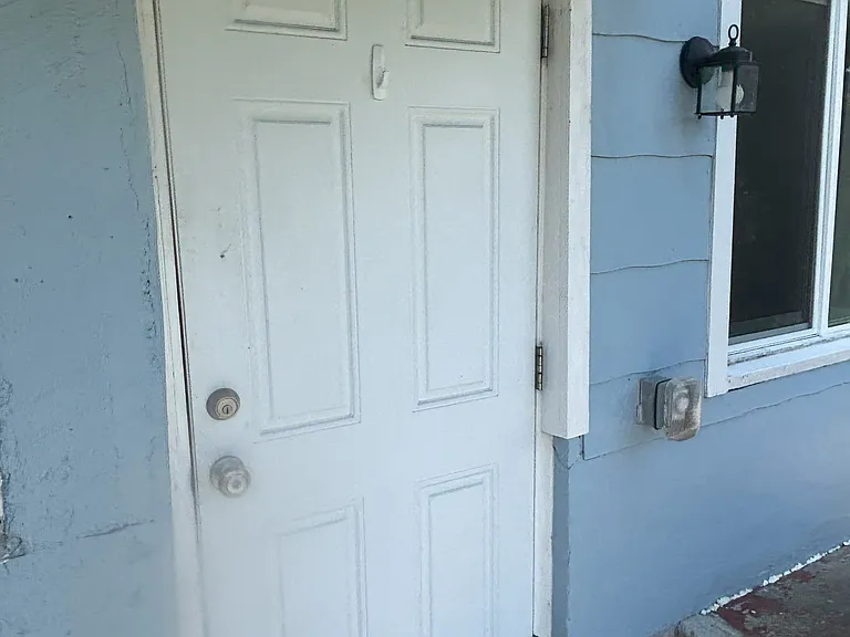814 Chester Ave #B — Photo 2