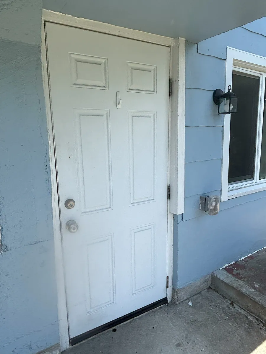 Building Photo - 814 Chester Ave #B