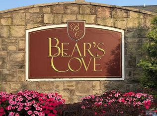 15 Windsor Ln, Ramsey, NJ 07446