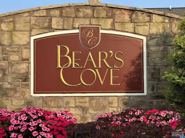 15 Windsor Ln, Ramsey, NJ 07446