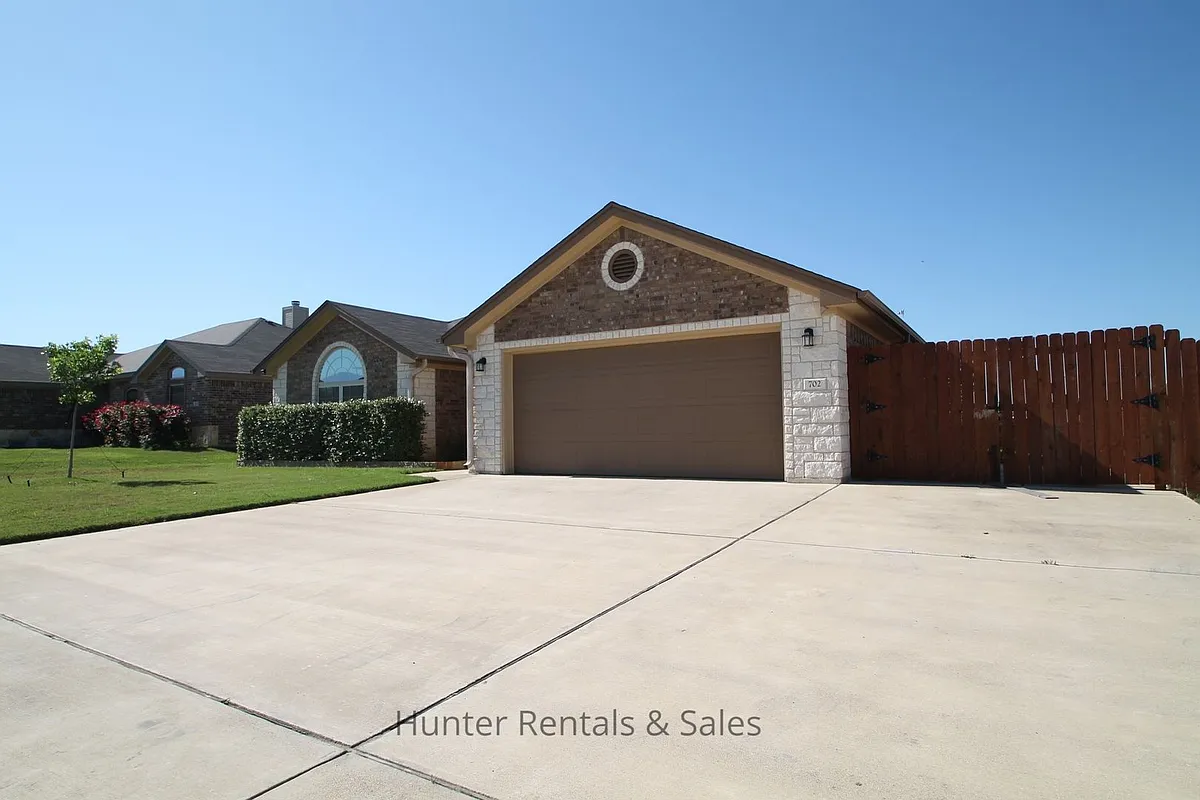 Building Photo - 702 W Orion Dr