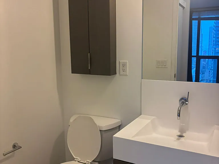 110 Charles St E #2807 — Photo 9