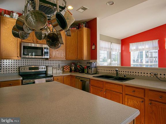 4th image of 6137 Olivera Ave