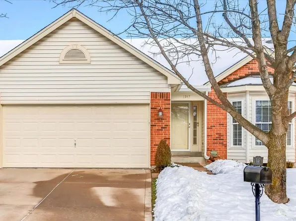 1347 Kensington Way Dr, Ballwin, MO 63011