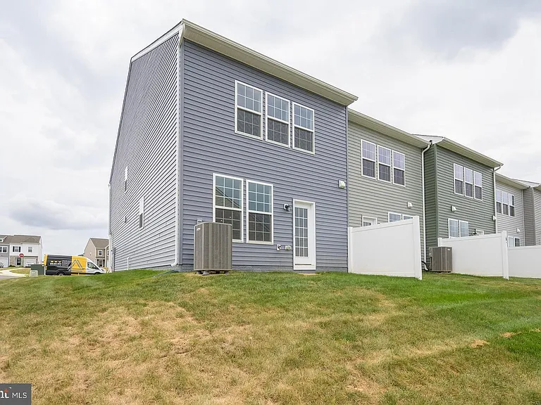500 Tracy Way — Photo 4