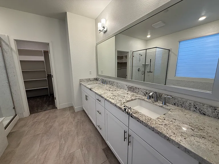 12920 Knightsbrook Ave — Photo 36