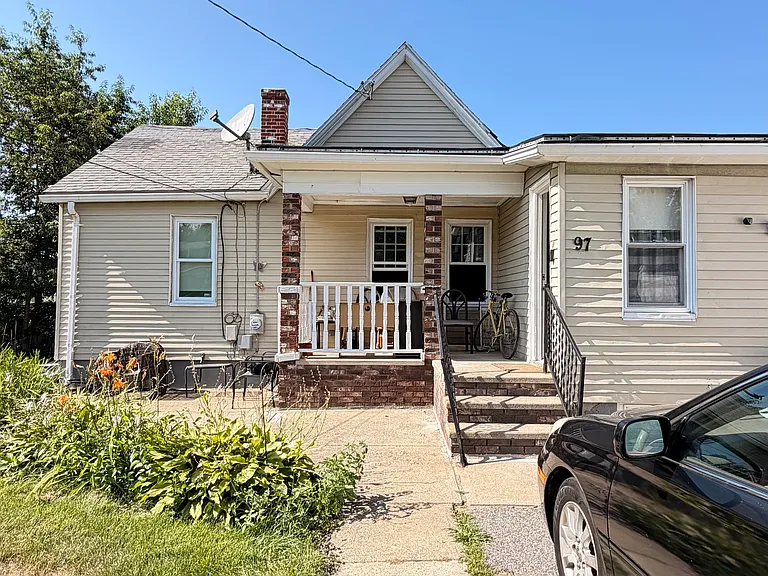 97 Burns St — Photo 1