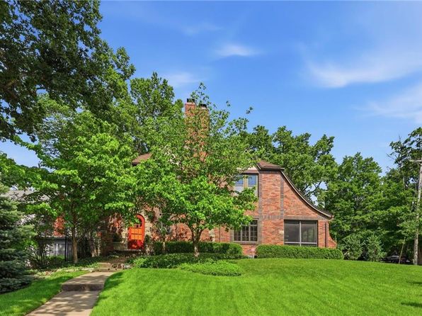 1141 Valentine Rd, Kansas City, MO 64111