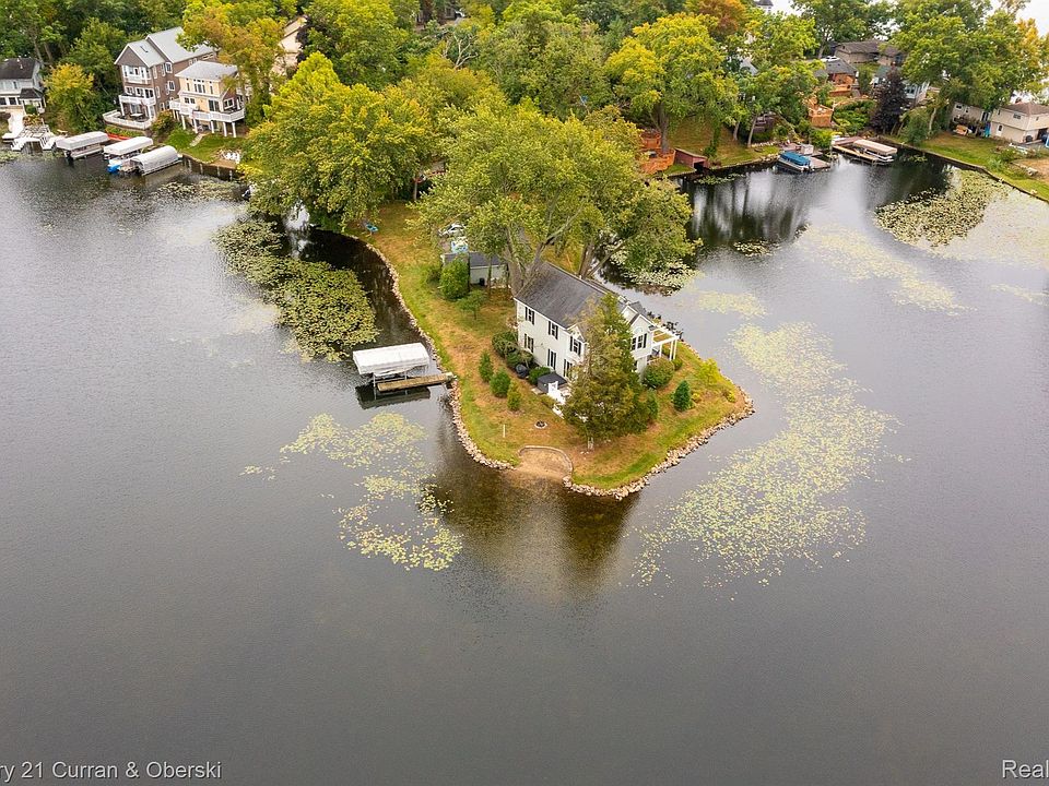 1st image of 250 Oak Island Dr