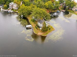 250 Oak Island Dr, Wolverine Lake, MI 48390