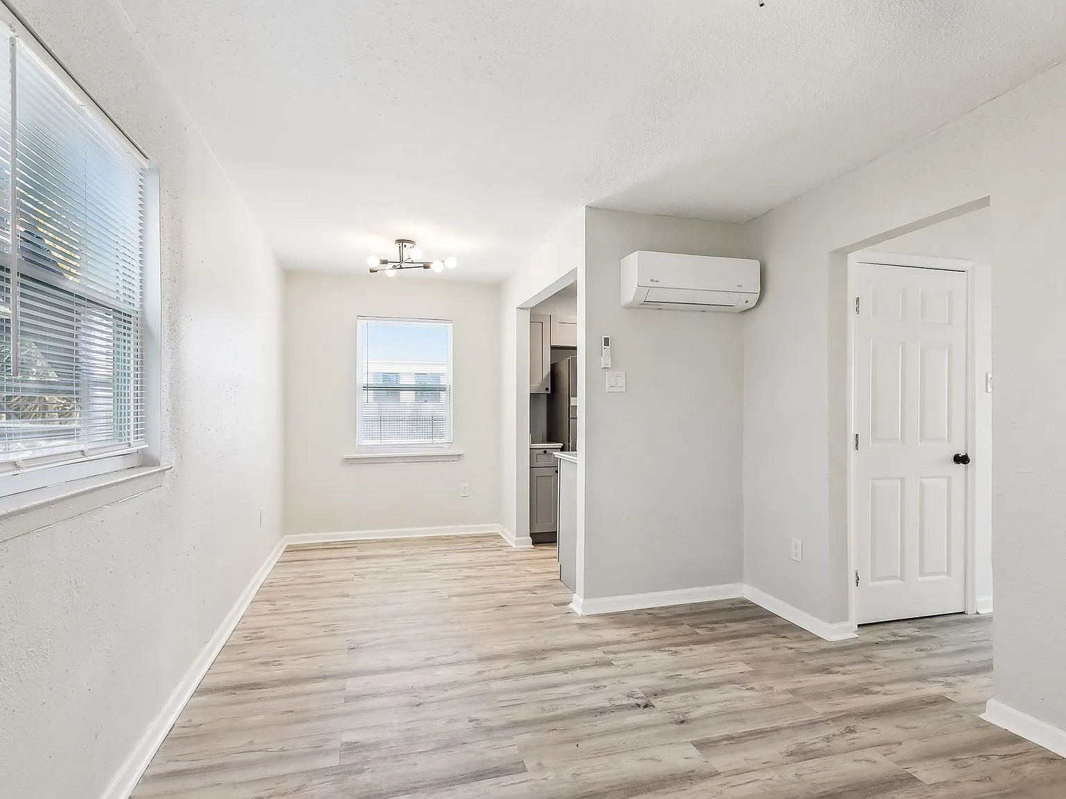 938 Brown Ave — Photo 2