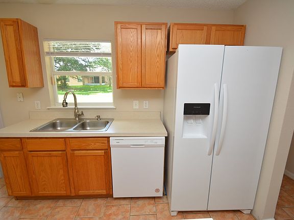 3rd image of 47 Buttermill Dr