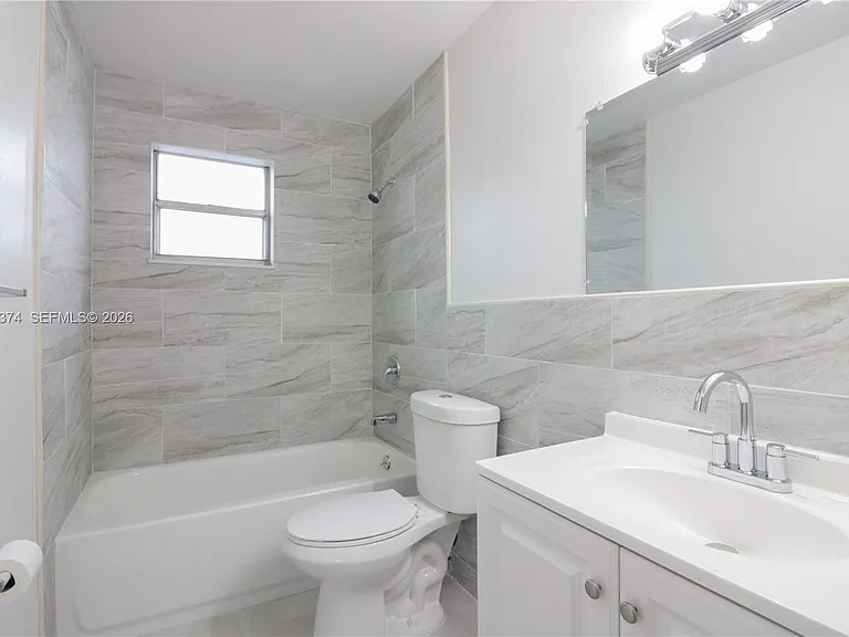 400 NE 1st St #108 — Photo 11