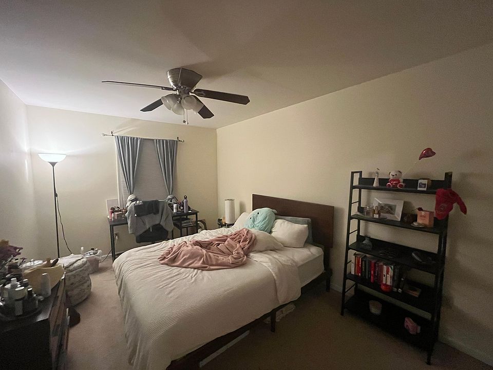 1st image of 142 Lakeside Dr S #2