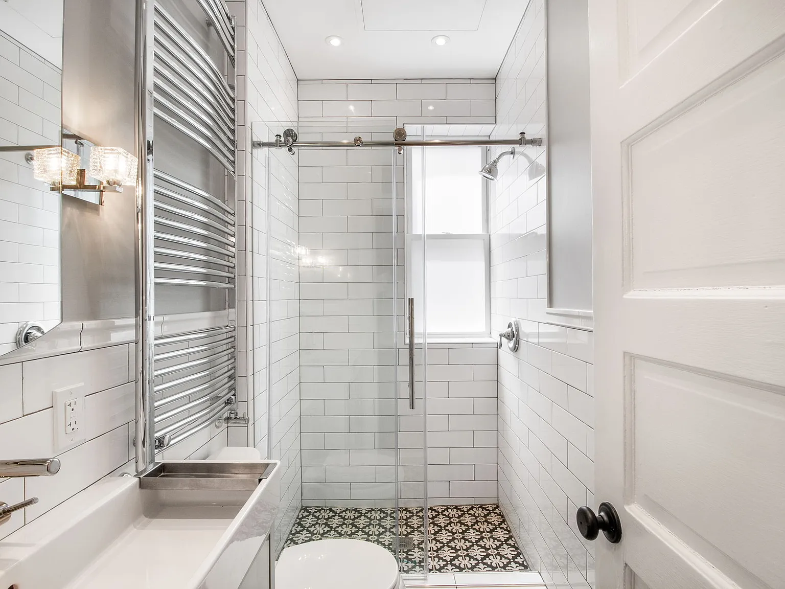 6 bed, 3000 sqft, $1,225 — Photo 3