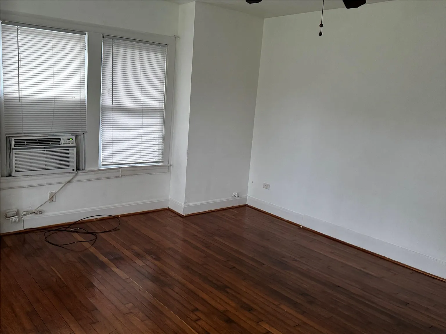 3 bed, 1.0 bath, $1,600 — Photo 3