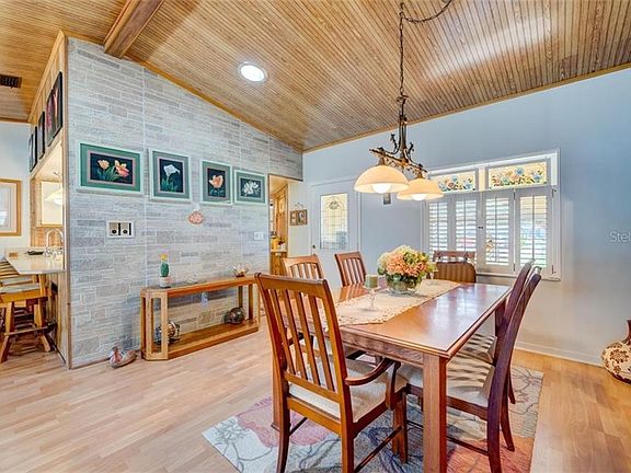 5th image of 2070 Whitney Pl N