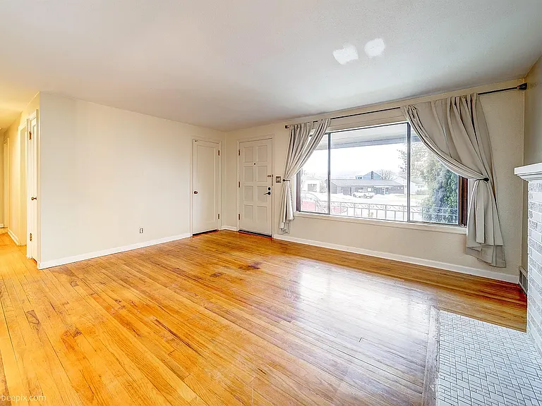 4524 N King Ct — Photo 8