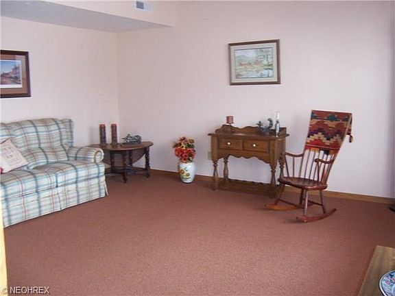 5th image of 504 Jonquil Ln