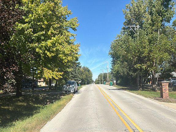 5th image of 20916 S River Rd