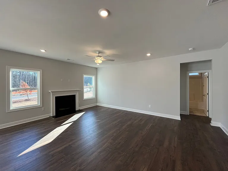 816 Challenger Ln — Photo 9