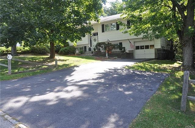 1st image of 2 Strawberry Ln