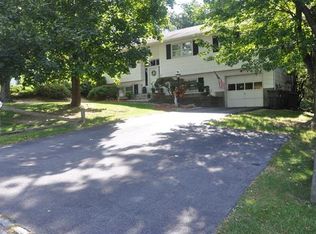 2 Strawberry Ln, Monroe, NY 10950