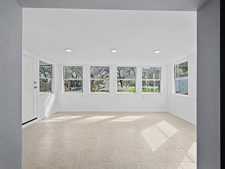 200 Winding Way — Photo 12