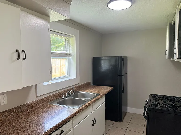 408 W Grove Ave #B — Photo 1