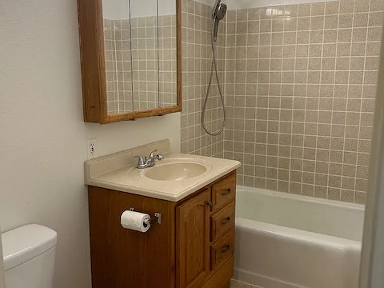 934 Custer Ave — Photo 2