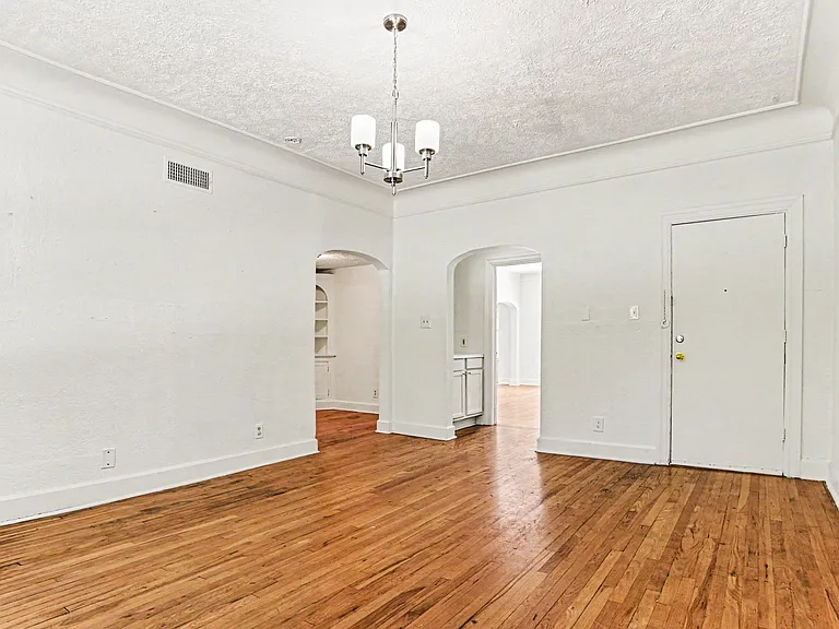 4515 Swiss Ave — Photo 20