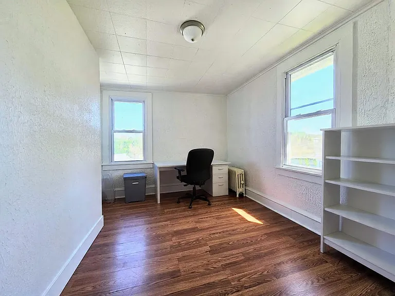29 Drummond St #3 — Photo 7