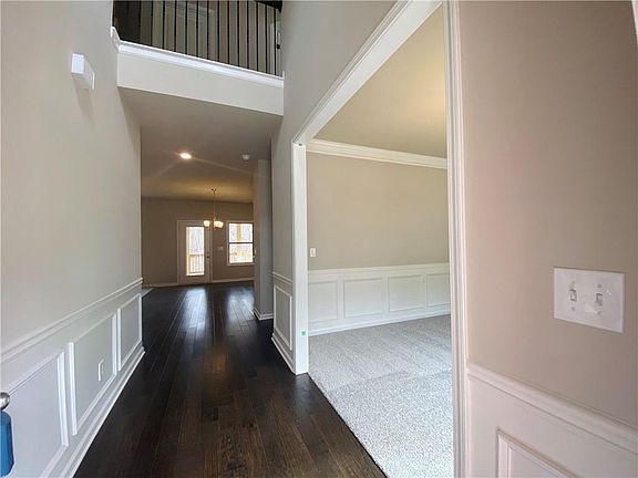 4th image of 231 Evergreen Way
